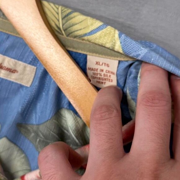 Vintage Tommy Bahama 100% Silk Floral Multicolor Loop Collar Hawaiian Shirt XL - Picture 3 of 6